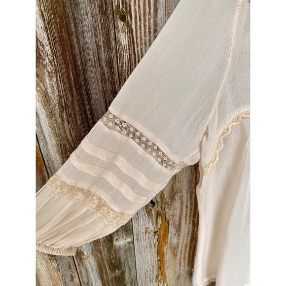 RIVER ISLAND lace ivory 3/4 sleeve flowy blouse - Picture 3 of 8